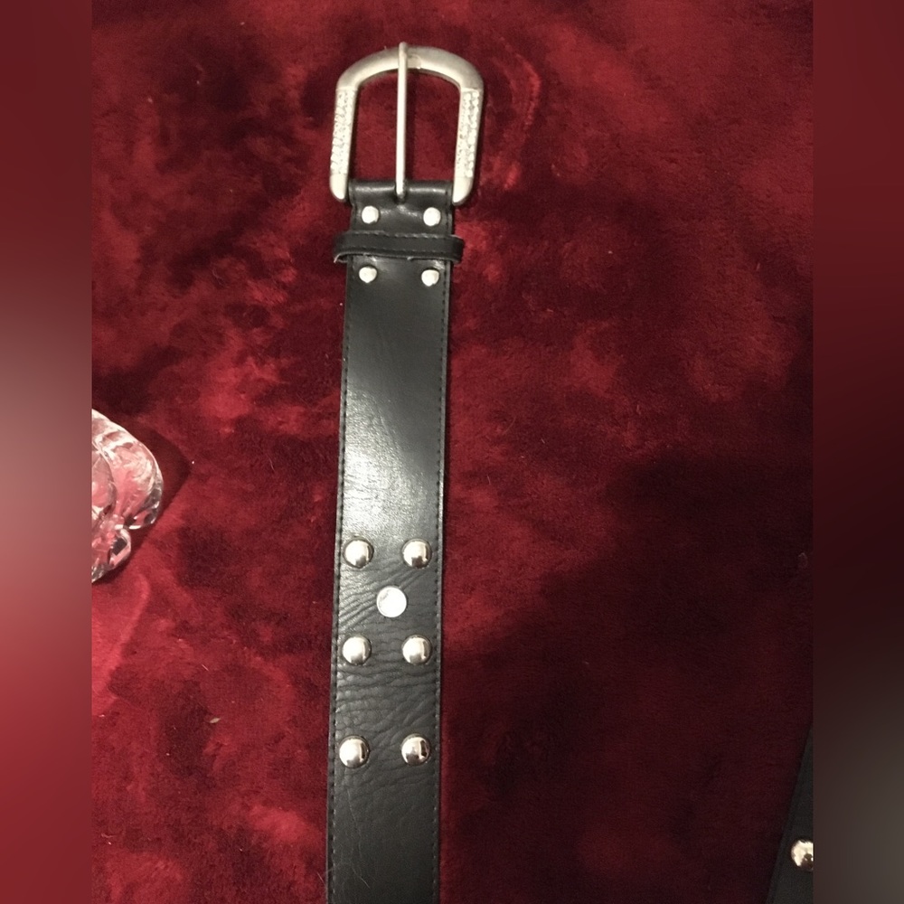 just needs a lil fixing for whoever buys things to fix em